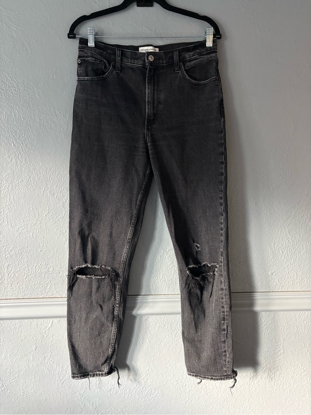 Abercrombie & Fitch The Mom High Rise Black Distressed Jeans Women’s 28